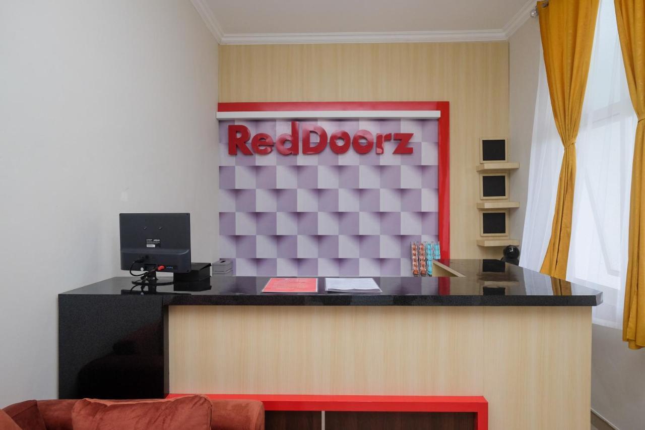 Reddoorz Near Kawasan Bandara Ahmad Yani Semarang 2 호텔 외부 사진