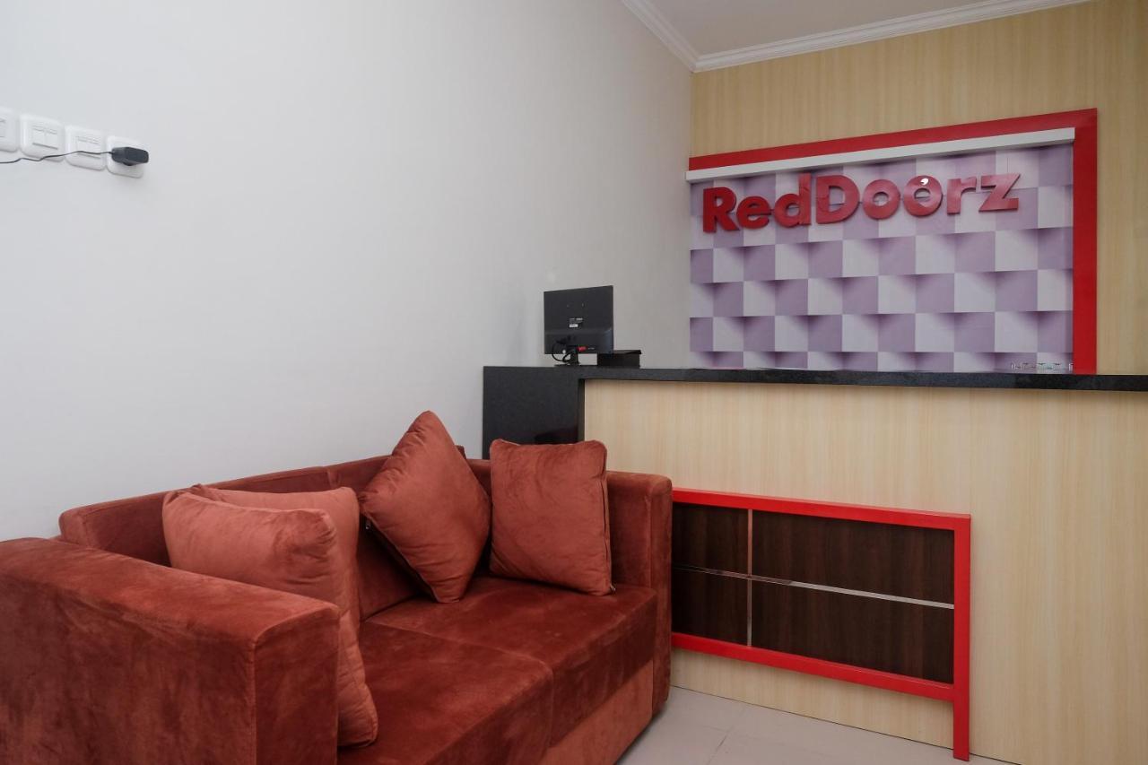 Reddoorz Near Kawasan Bandara Ahmad Yani Semarang 2 호텔 외부 사진