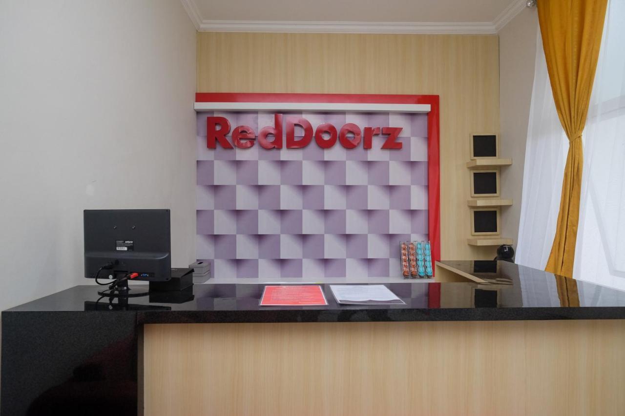 Reddoorz Near Kawasan Bandara Ahmad Yani Semarang 2 호텔 외부 사진