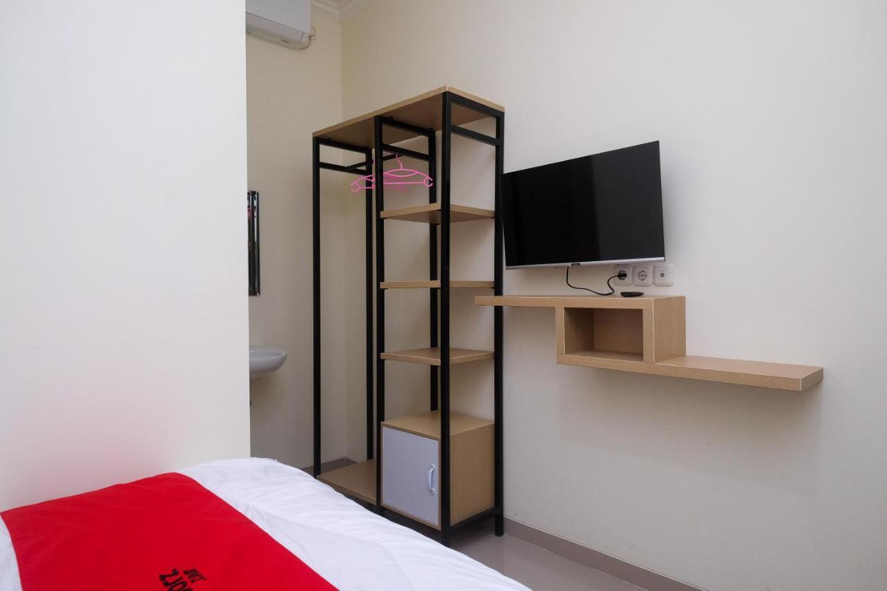 Reddoorz Near Kawasan Bandara Ahmad Yani Semarang 2 호텔 외부 사진