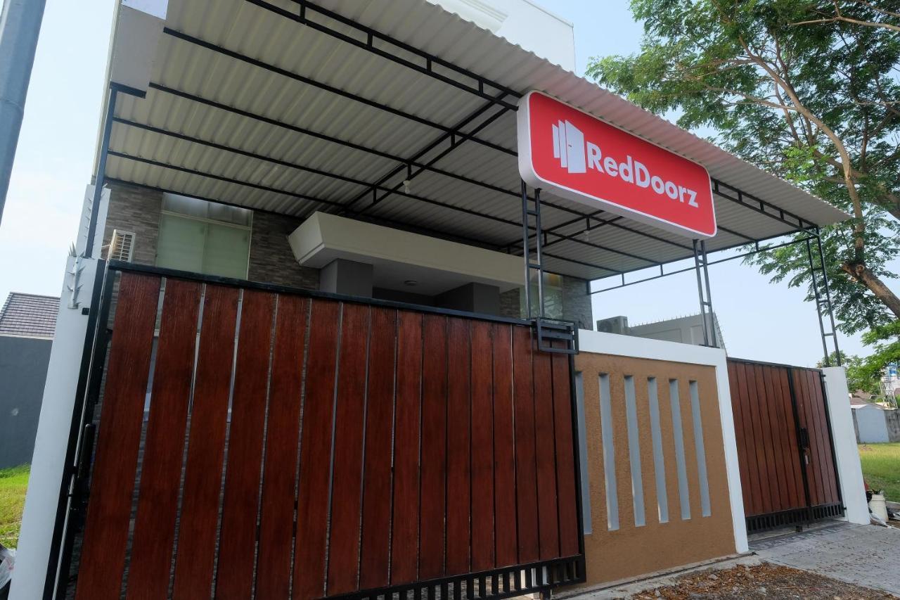 Reddoorz Near Kawasan Bandara Ahmad Yani Semarang 2 호텔 외부 사진